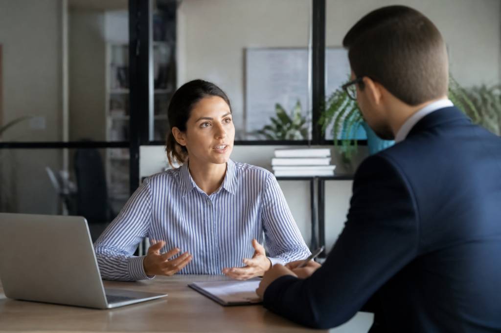 Assimilé salarié : définition, avantages et inconvénients pour le dirigeant